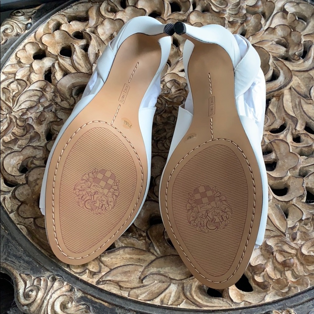 Vince Camuto Crasantha Pumps - Picture 4 of 13